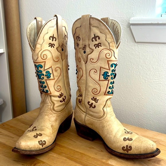 Boots. - Picture 1 of 4